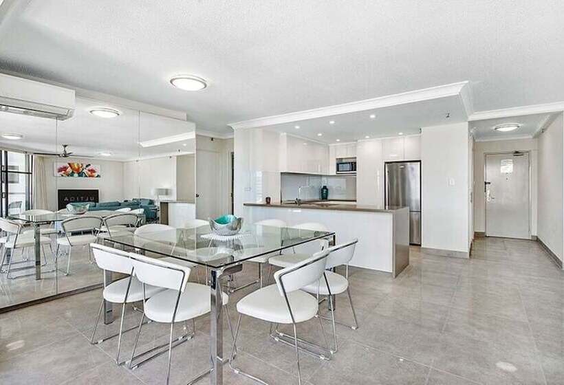 Superior 2-bedroom flat with sea view, Ultiqa Beach Haven On Broadbeach