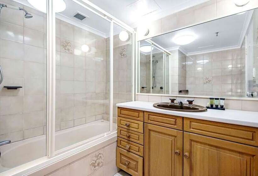 Апартаменты 2 спальни Вид на Бассейн, Ultiqa Beach Haven On Broadbeach