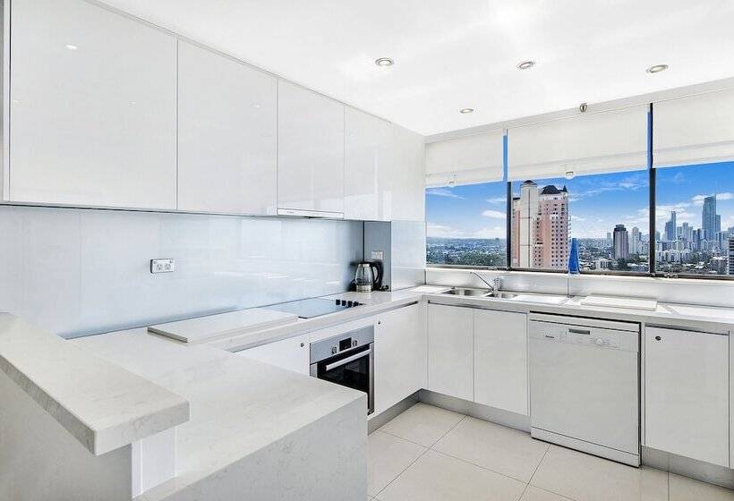 Superior 2-bedroom flat with sea view, Ultiqa Beach Haven On Broadbeach