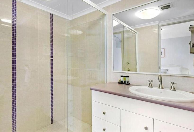 Superior 2-bedroom flat with sea view, Ultiqa Beach Haven On Broadbeach