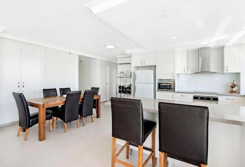 Superior 2-bedroom flat with sea view, Ultiqa Beach Haven On Broadbeach