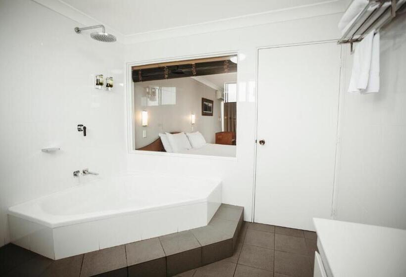 סטודיו סופריור, Colonial Motel Richmond