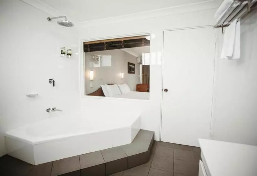 スーペリアスタジオ, Colonial Motel Richmond
