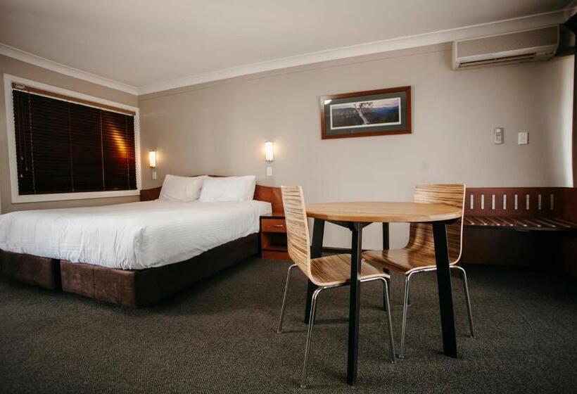 استودیوی سوپریور, Colonial Motel Richmond