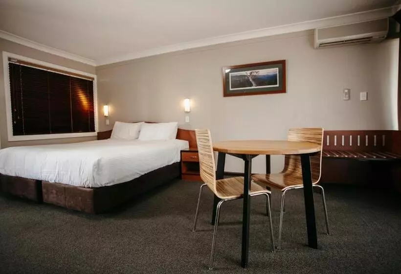 スーペリアスタジオ, Colonial Motel Richmond
