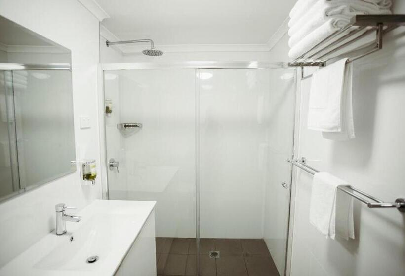 סטודיו משפחתי, Colonial Motel Richmond