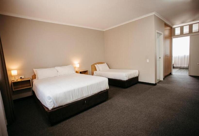 استودیو خانوادگی, Colonial Motel Richmond