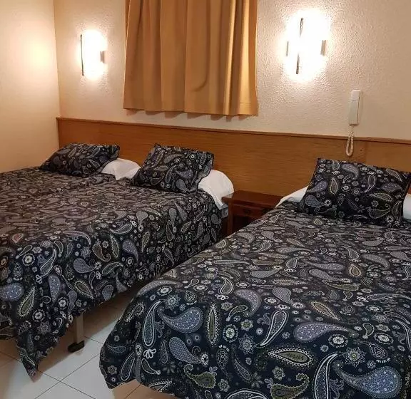 اتاق استاندارد سه نفره, Arinsal