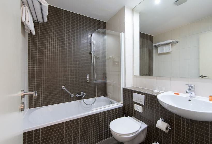 주니어 스위트, Chambord