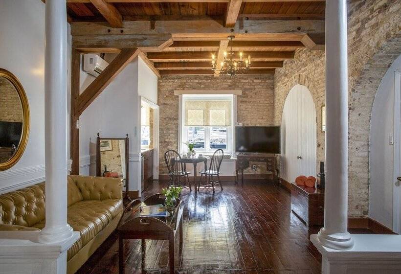 استودیوی استاندارد, Copper And Lumber Store