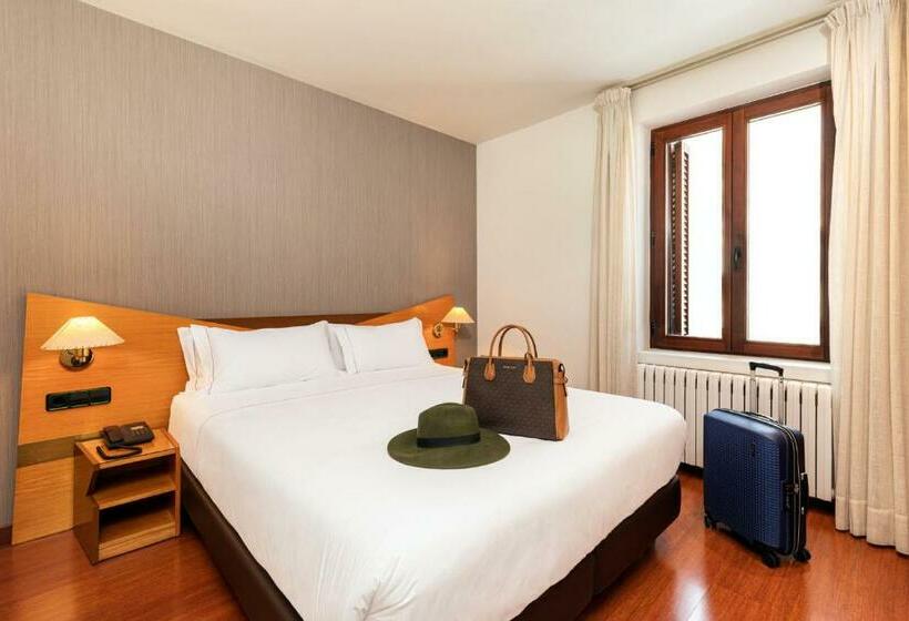 اتاق استاندارد, De L'isard