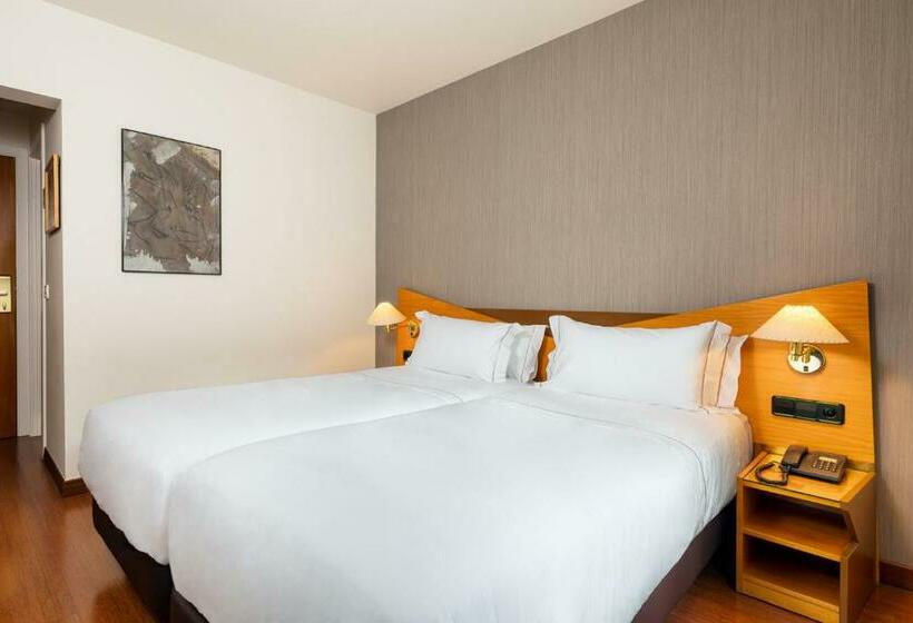 اتاق استاندارد, De L'isard