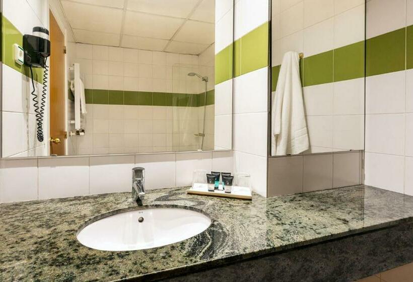 اتاق استاندارد, De L'isard