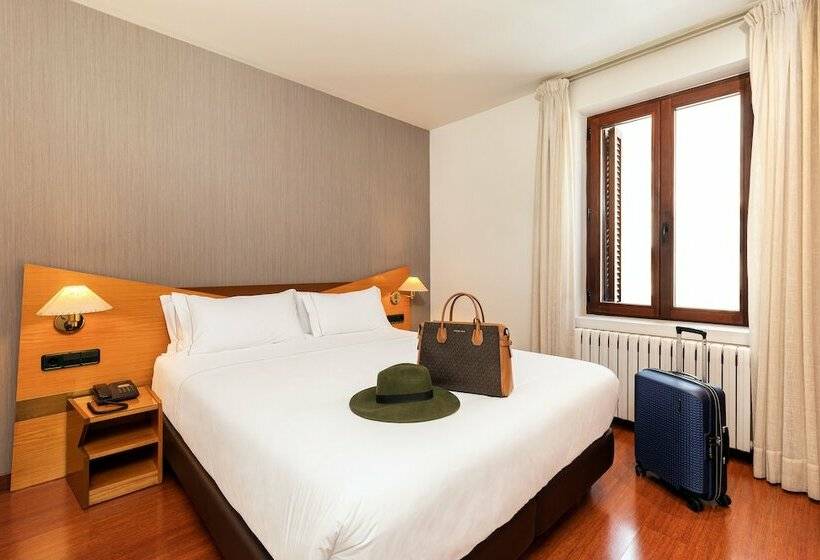 اتاق استاندارد, De L'isard