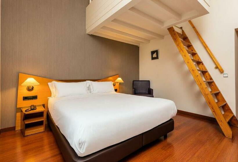 اتاق استاندارد سه نفره, De L'isard