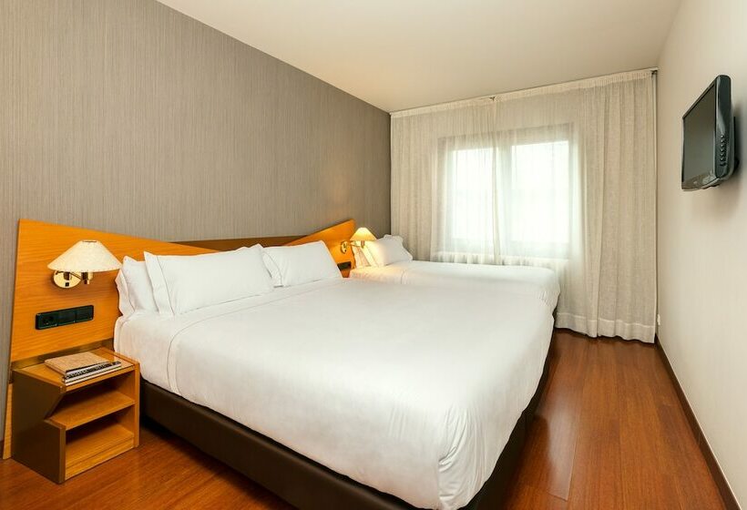 اتاق استاندارد سه نفره, De L'isard