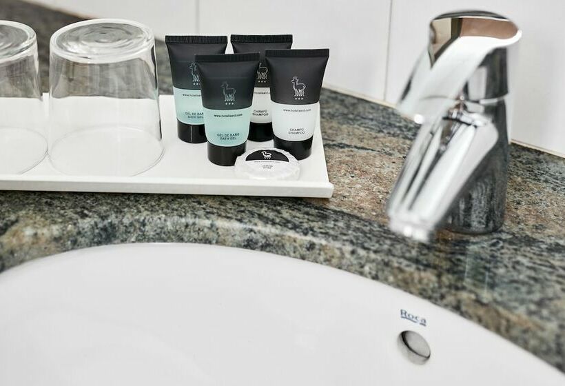 اتاق استاندارد سه نفره, De L'isard