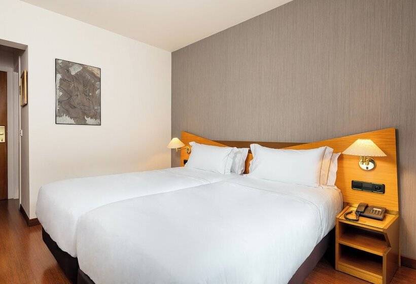 اتاق استاندارد, De L'isard