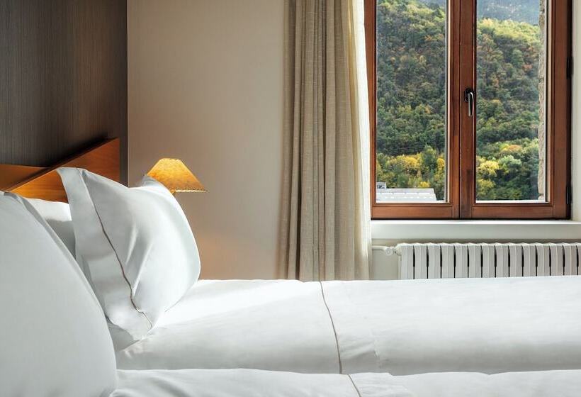 اتاق استاندارد, De L'isard