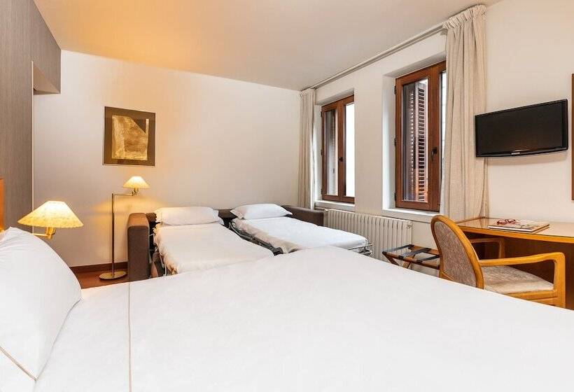 اتاق خانوادگی, De L'isard