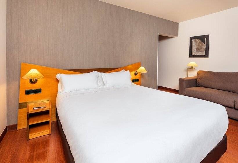 اتاق استاندارد سه نفره, De L'isard