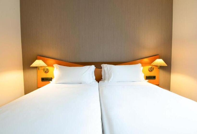 اتاق استاندارد, De L'isard