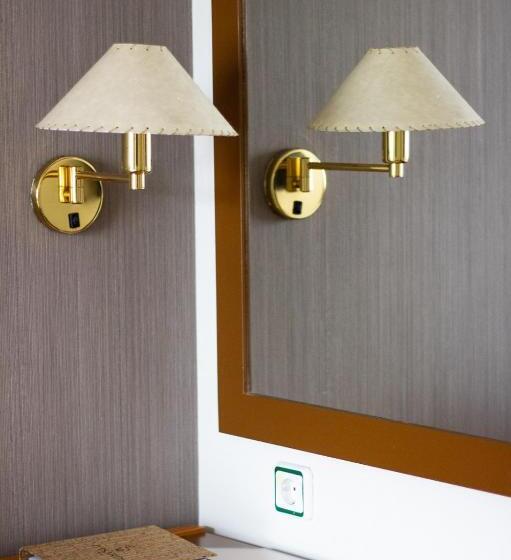 اتاق خانوادگی, De L'isard