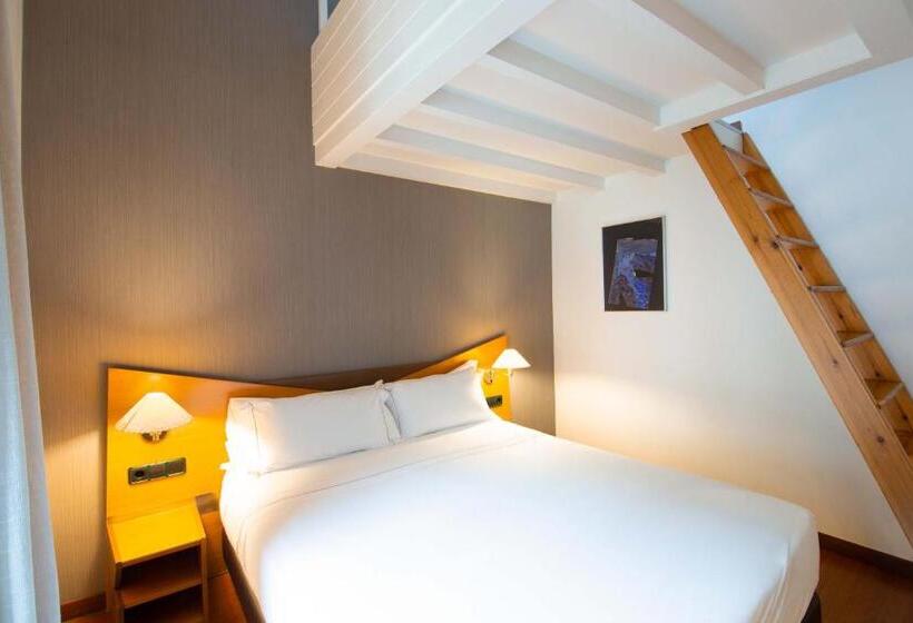 اتاق استاندارد سه نفره, De L'isard