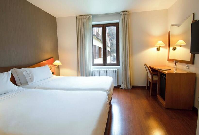 اتاق استاندارد, De L'isard