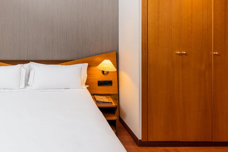 اتاق اکونومی, De L'isard