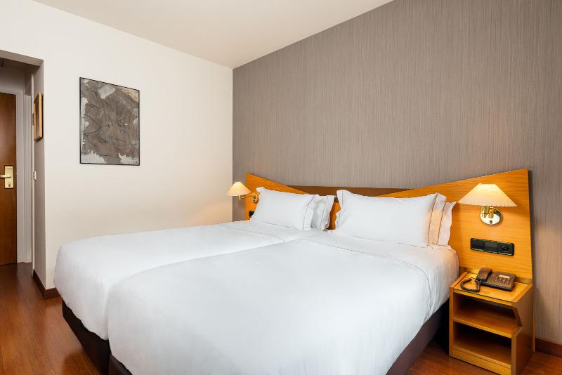 اتاق استاندارد, De L'isard