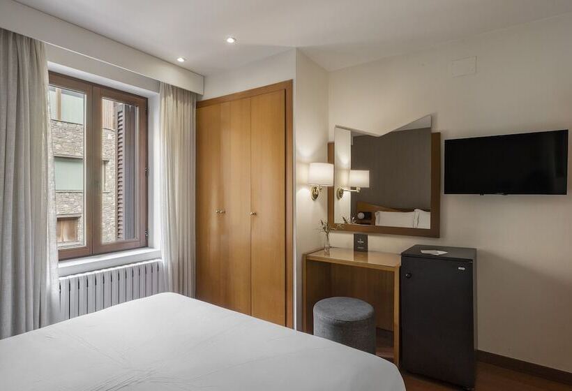 اتاق استاندارد, De L'isard