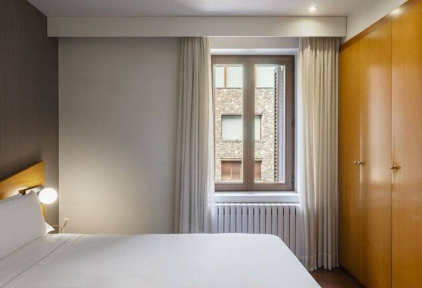 اتاق استاندارد, De L'isard