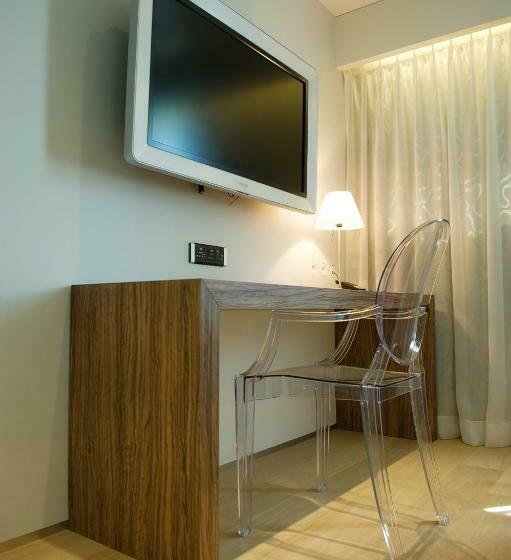 غرفة ديلوكس, Hassotel