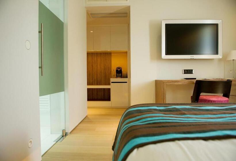 غرفة ديلوكس, Hassotel