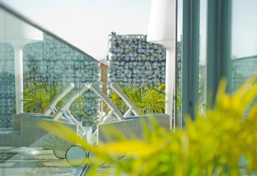 سوئیت پنت هاوس, Hassotel