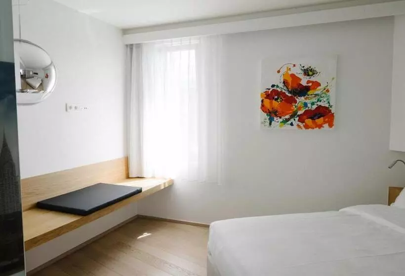 سوییت لوکس, Hassotel