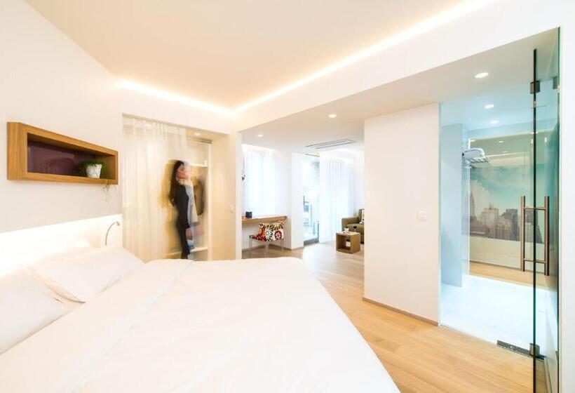 جناح ديلوكس, Hassotel