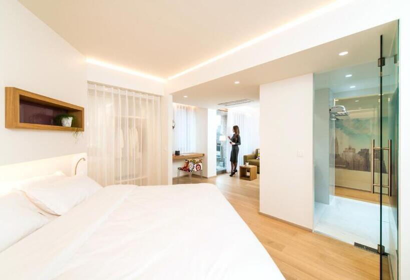 سوییت لوکس, Hassotel