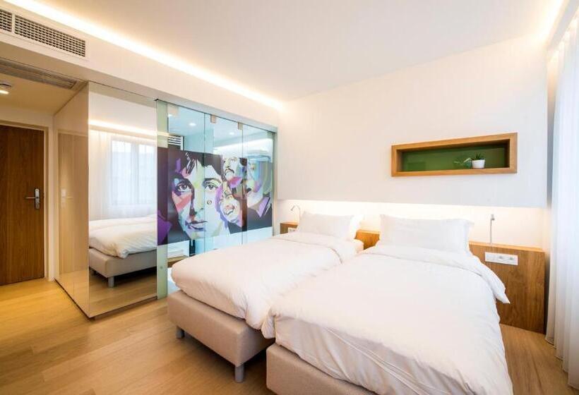 غرفة ديلوكس, Hassotel