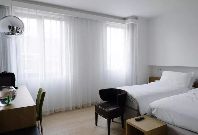 اتاق لوکس, Hassotel