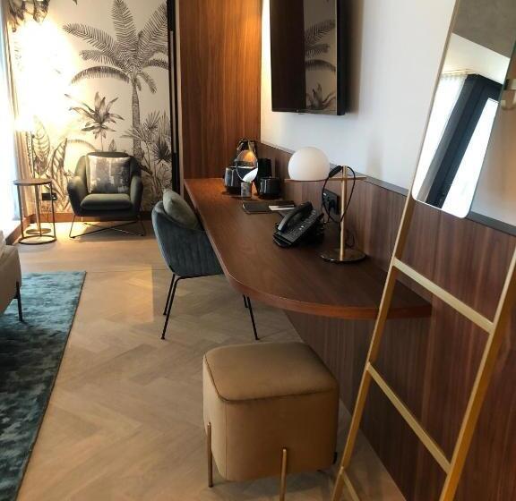 اتاق لوکس با بالکن, Hassotel