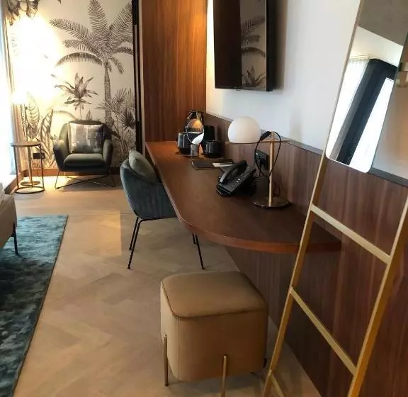 اتاق لوکس با بالکن, Hassotel
