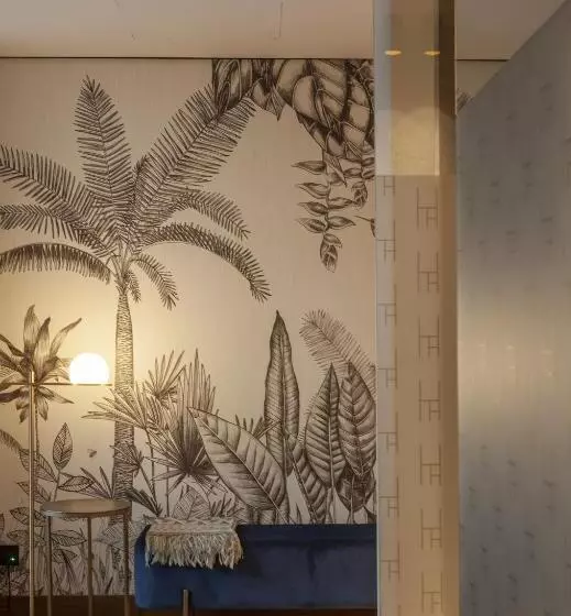 اتاق لوکس با بالکن, Hassotel