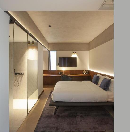اتاق لوکس با بالکن, Hassotel