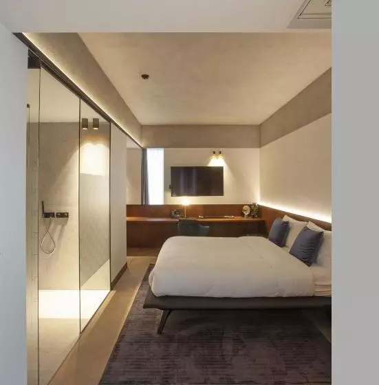 اتاق لوکس با بالکن, Hassotel