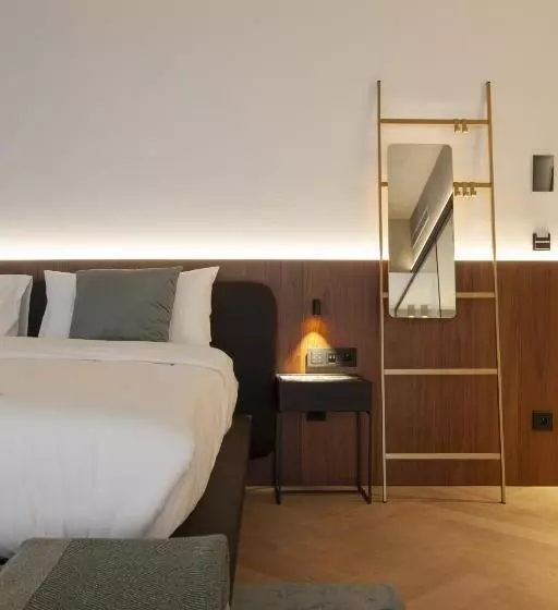 اتاق لوکس با بالکن, Hassotel