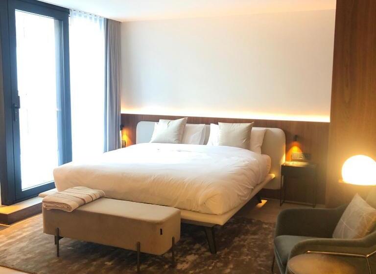 اتاق لوکس با بالکن, Hassotel