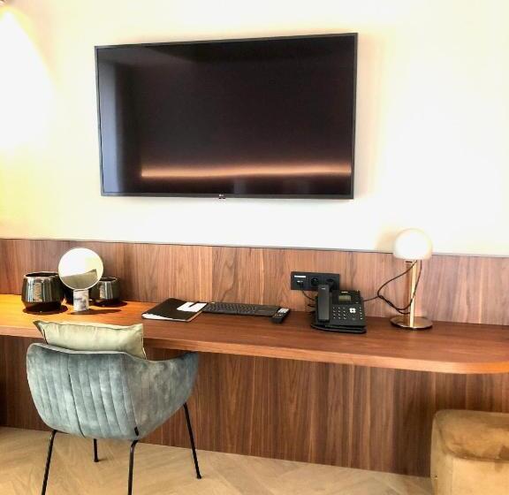 غرفة ديلوكس مزودة بشرفة, Hassotel