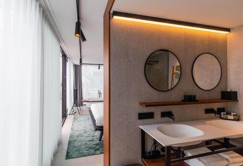 اتاق پنت هاوس, Hassotel